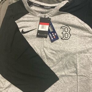 Nike MLB Collection Boston Red Sox 3/4 Sleeve
Black/Gray